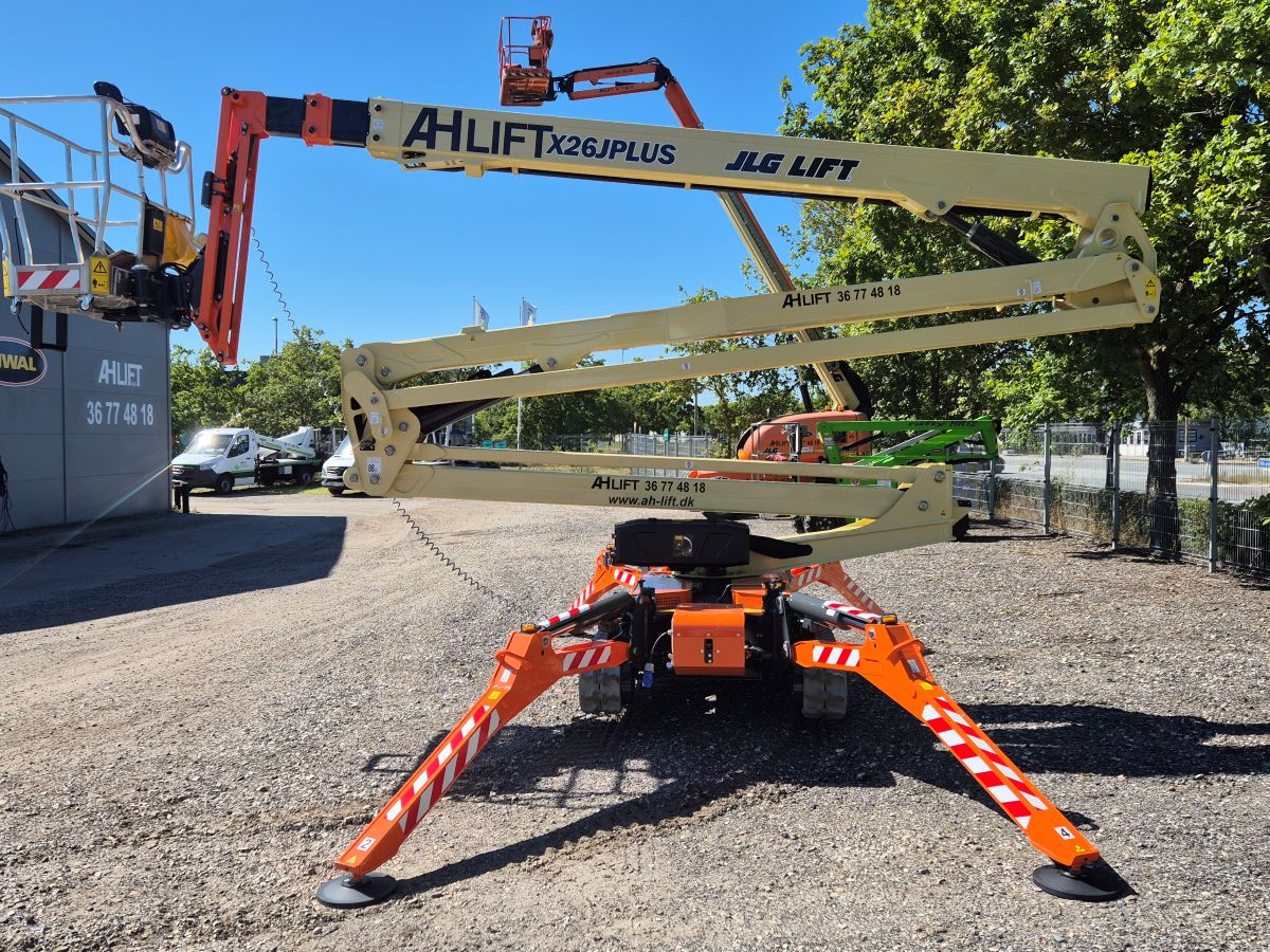JLG X26J+L edderkoplift hos AH Lift