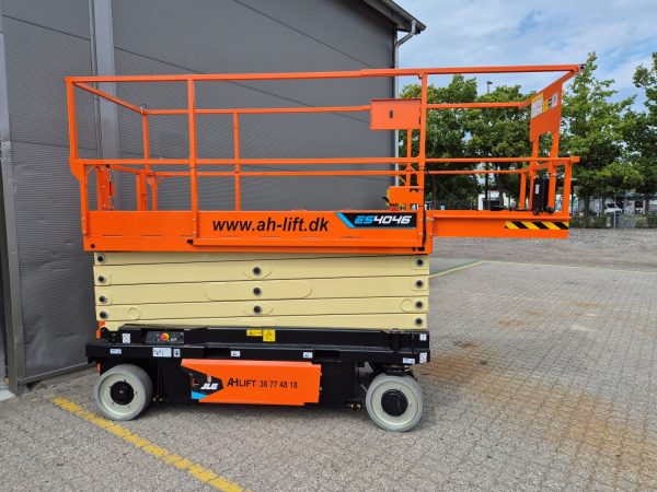 JLG ES4046 saxlift med platform forlænget fra AH Lift